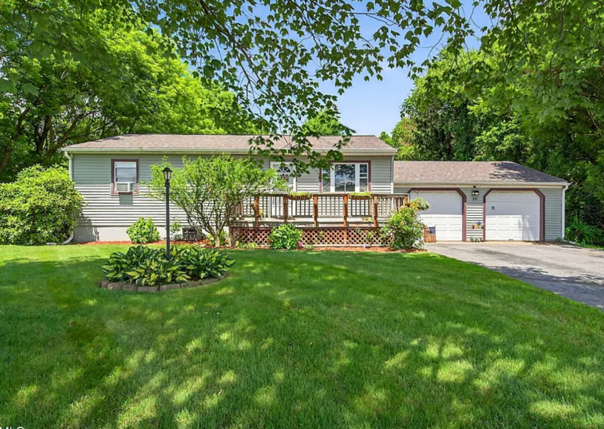 Cozy, Quiet & Updated Farmhouse in Saratoga Springs - Close to everything - Photo 2