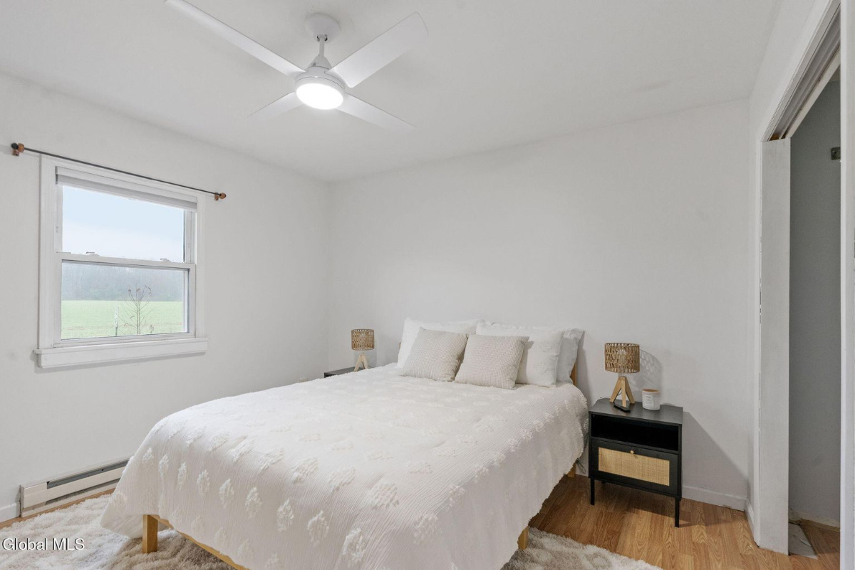 Cozy, Quiet & Updated Farmhouse in Saratoga Springs - Close to everything - Photo 10