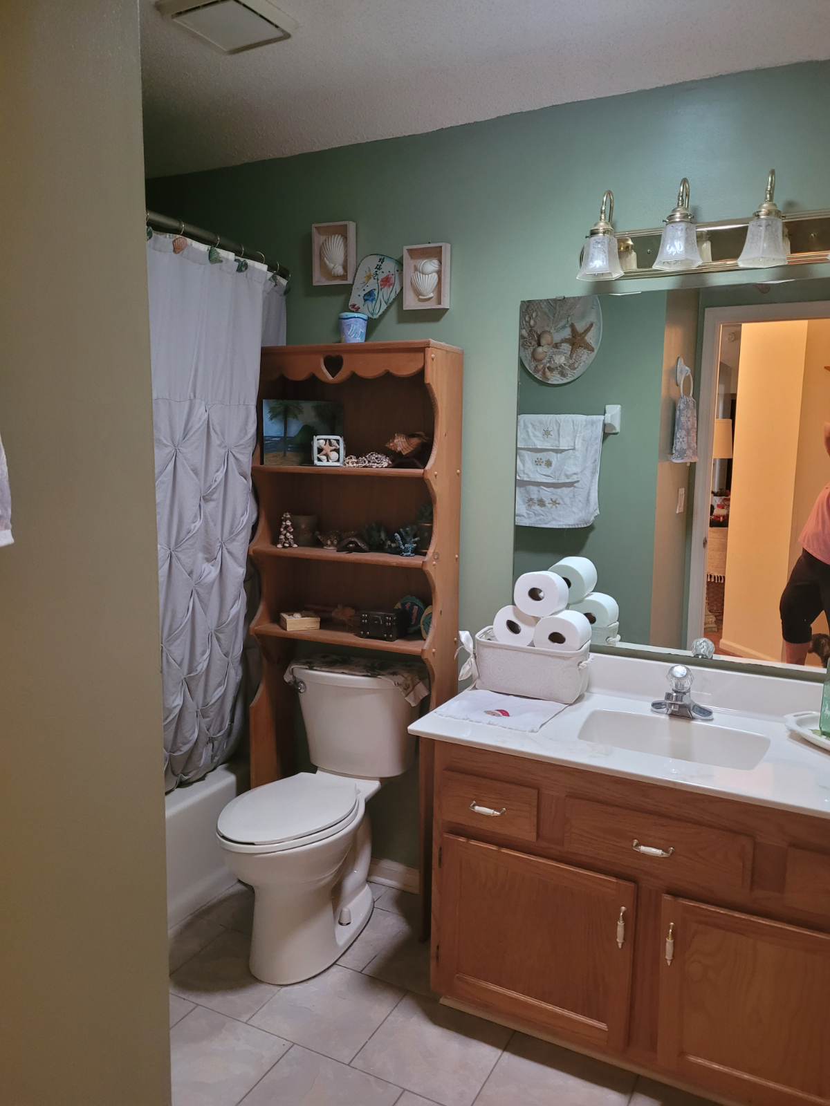Close to may hospital s in Jacksonville area. Idea for traveling nurses.