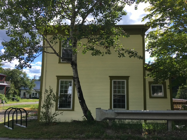 Magical Riverside property With Deck View of River, Modern Kitchen, and Easy Parking - Photo 2