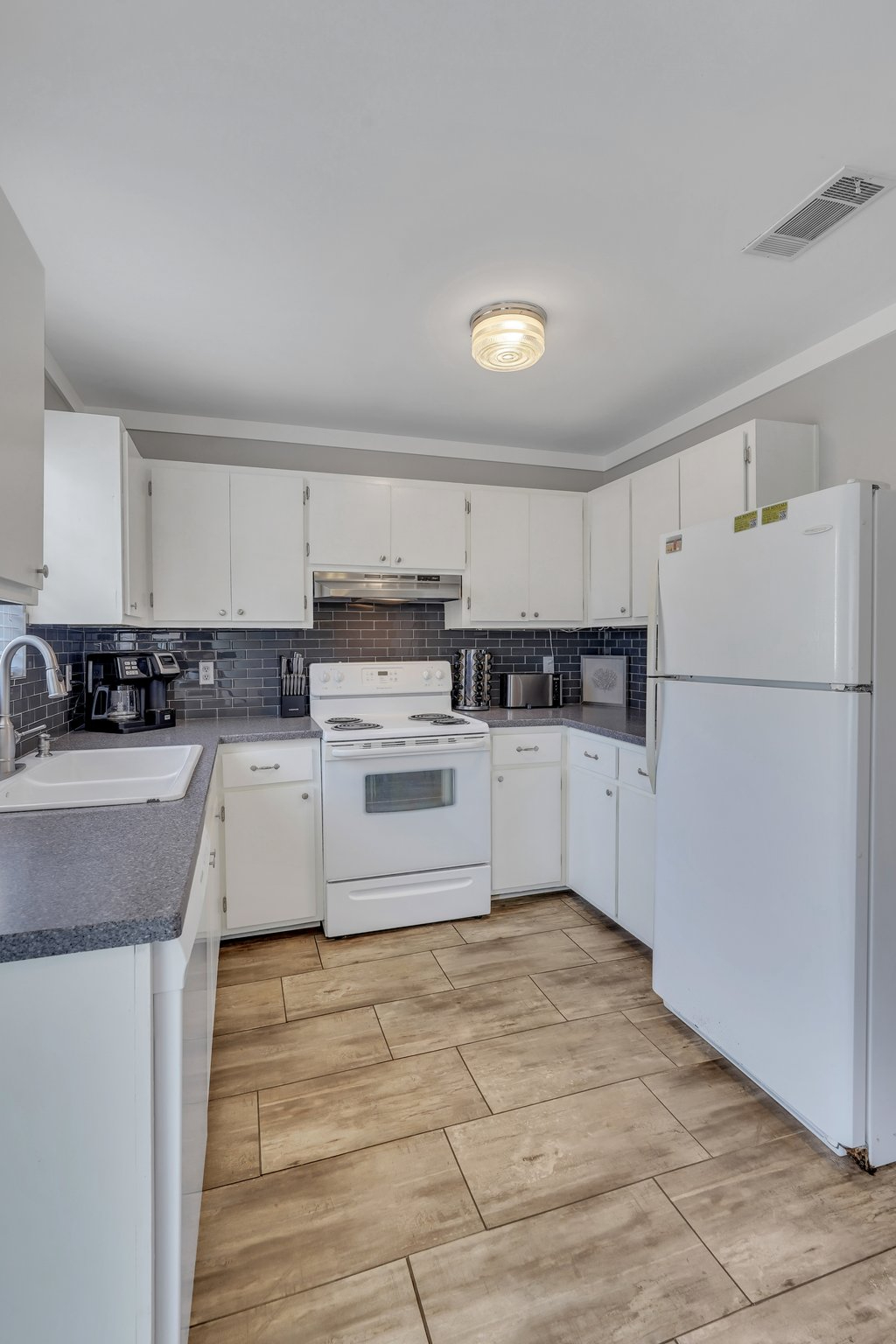 Butteryfly Bungalow - King - Photo 10