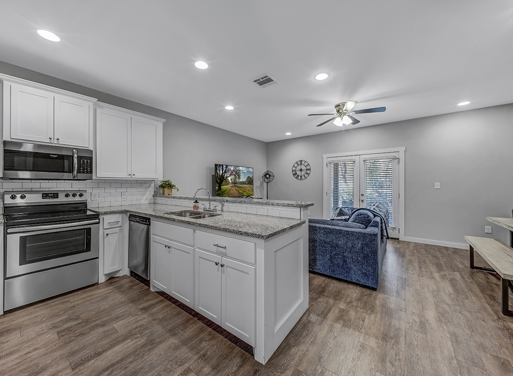 Stylish Furnished Townhome All Utilities Included Great Location - Photo 7