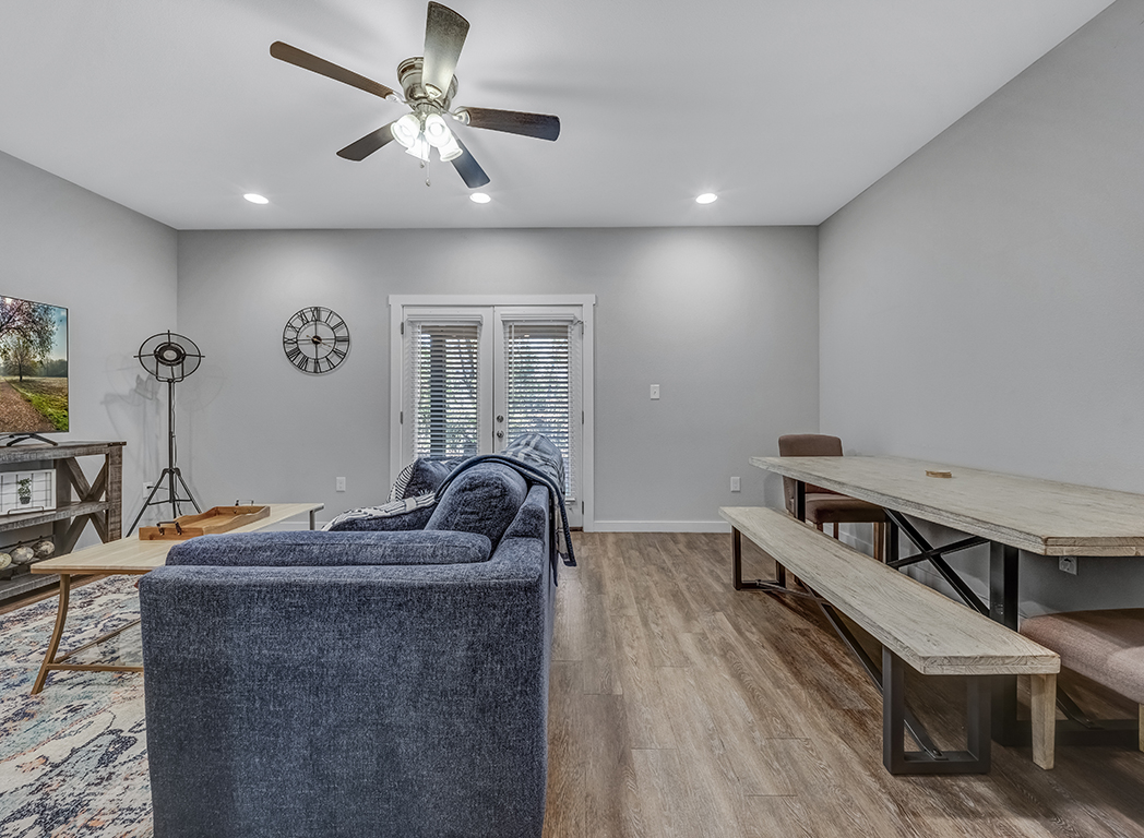 Stylish Furnished Townhome All Utilities Included Great Location - Photo 8