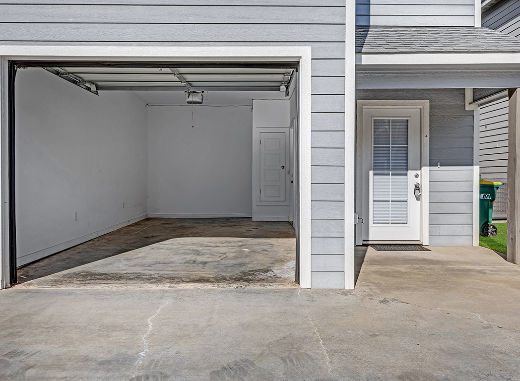 Stylish Furnished Townhome All Utilities Included Great Location - Photo 3