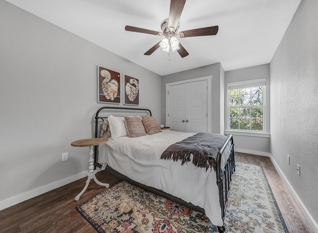 Stylish Furnished Townhome All Utilities Included Great Location - Photo 11