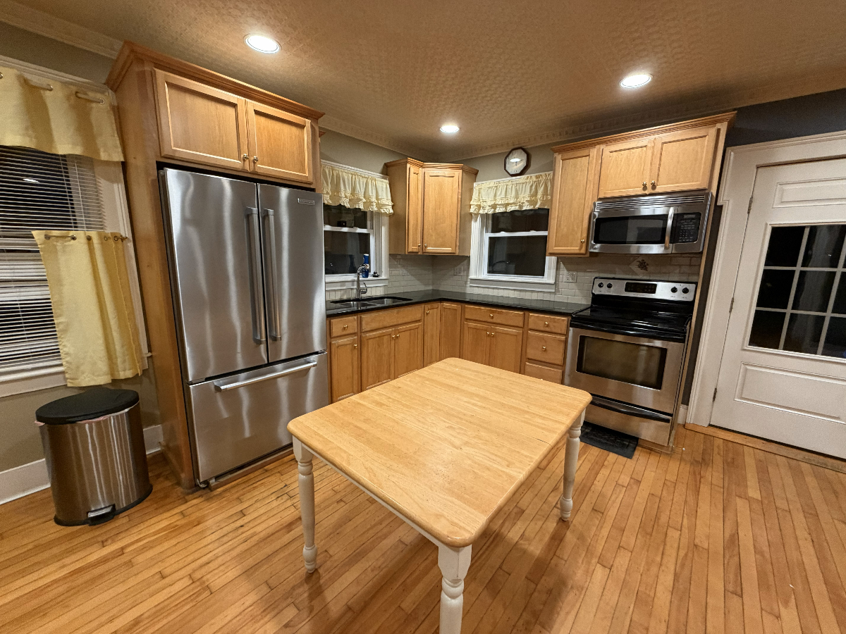 Charming 3BR Single Family Home in Rutland - Fully Renovated (1.25 acres plus Garage) - Photo 3