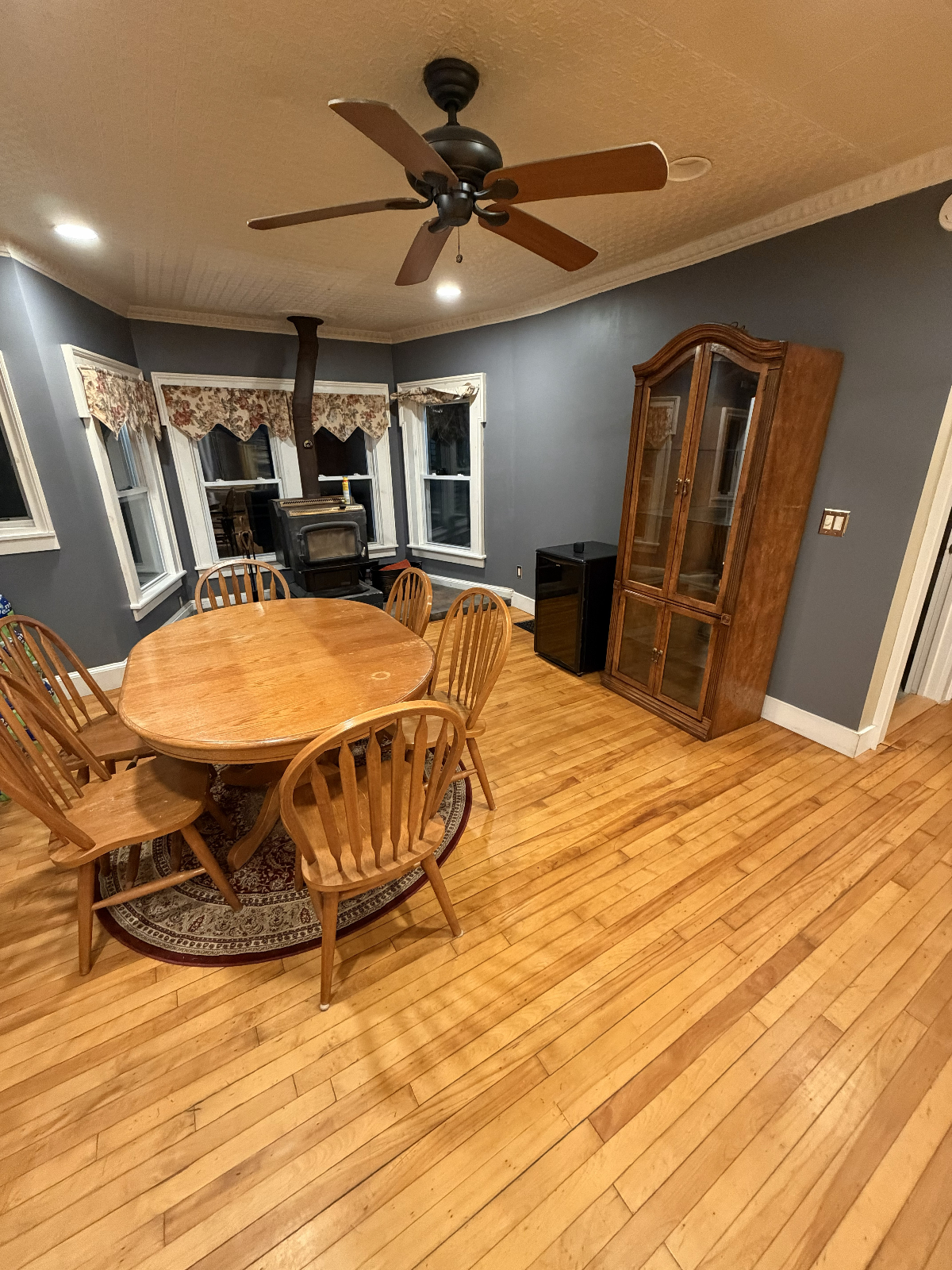 Charming 3BR Single Family Home in Rutland - Fully Renovated (1.25 acres plus Garage) - Photo 4