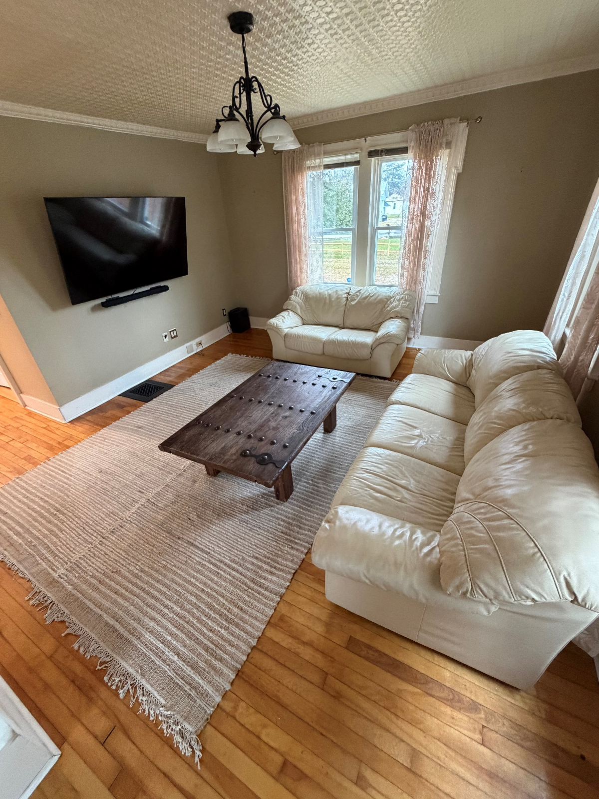 Charming 3BR Single Family Home in Rutland - Fully Renovated (1.25 acres plus Garage) - Photo 7