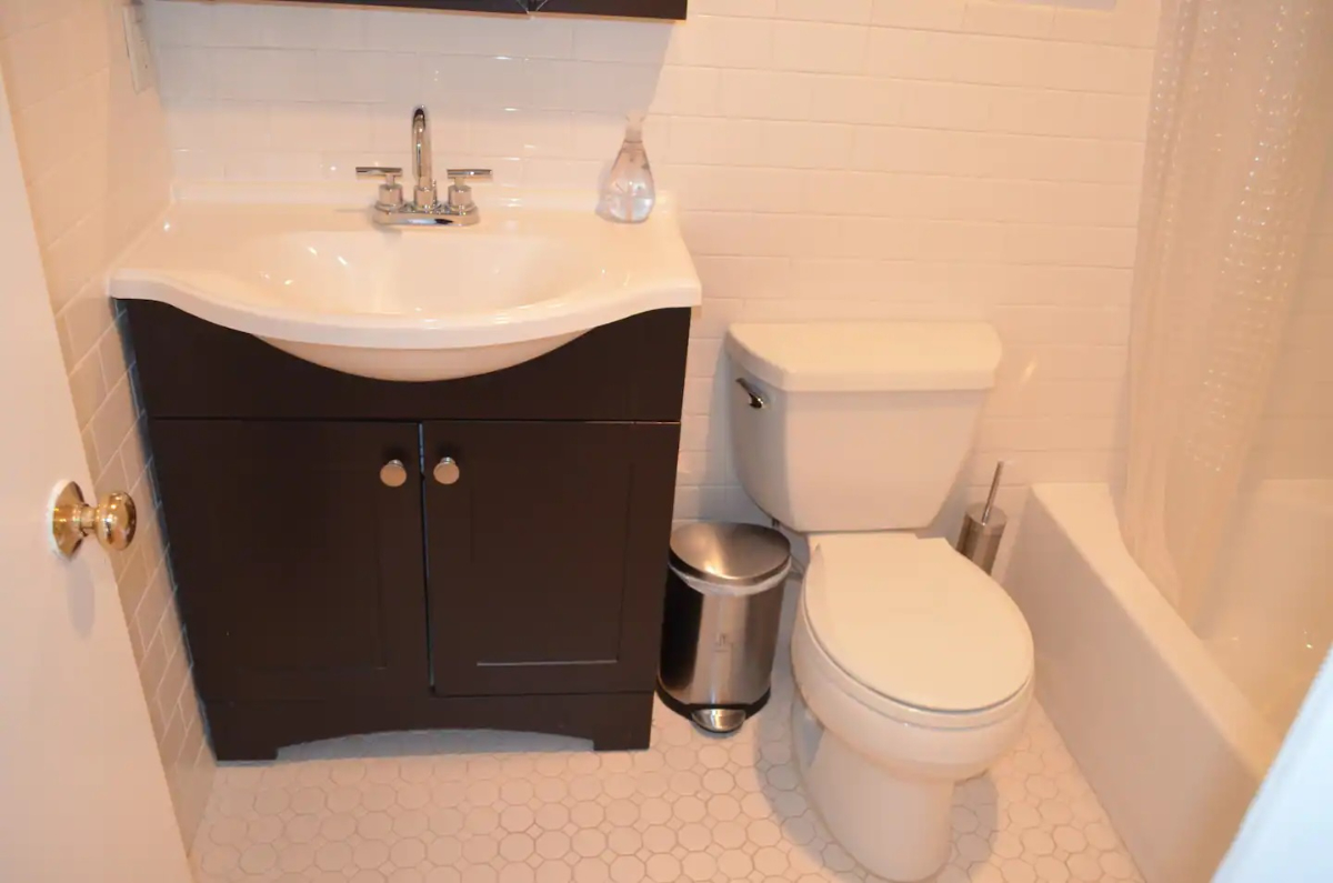 Spacious Englsih Basement - Photo 10