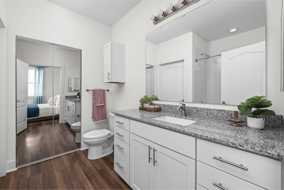 Landing Furnished Apartments at Hickory Cottages - - Photo 3