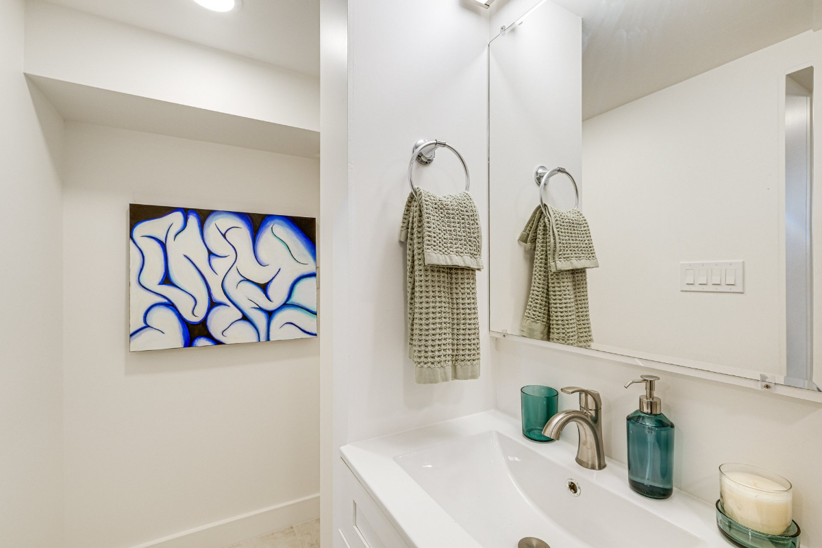 Quiet, New DC Studio w/ Offstreet Parking, Full Kitchen, Washer/Dryer - Photo 2