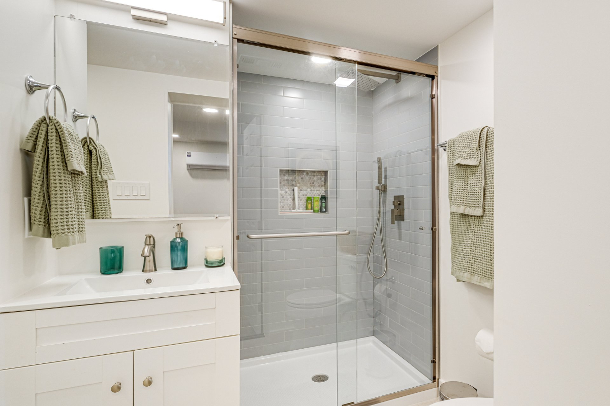 Quiet, New DC Studio w/ Offstreet Parking, Full Kitchen, Washer/Dryer - Photo 3