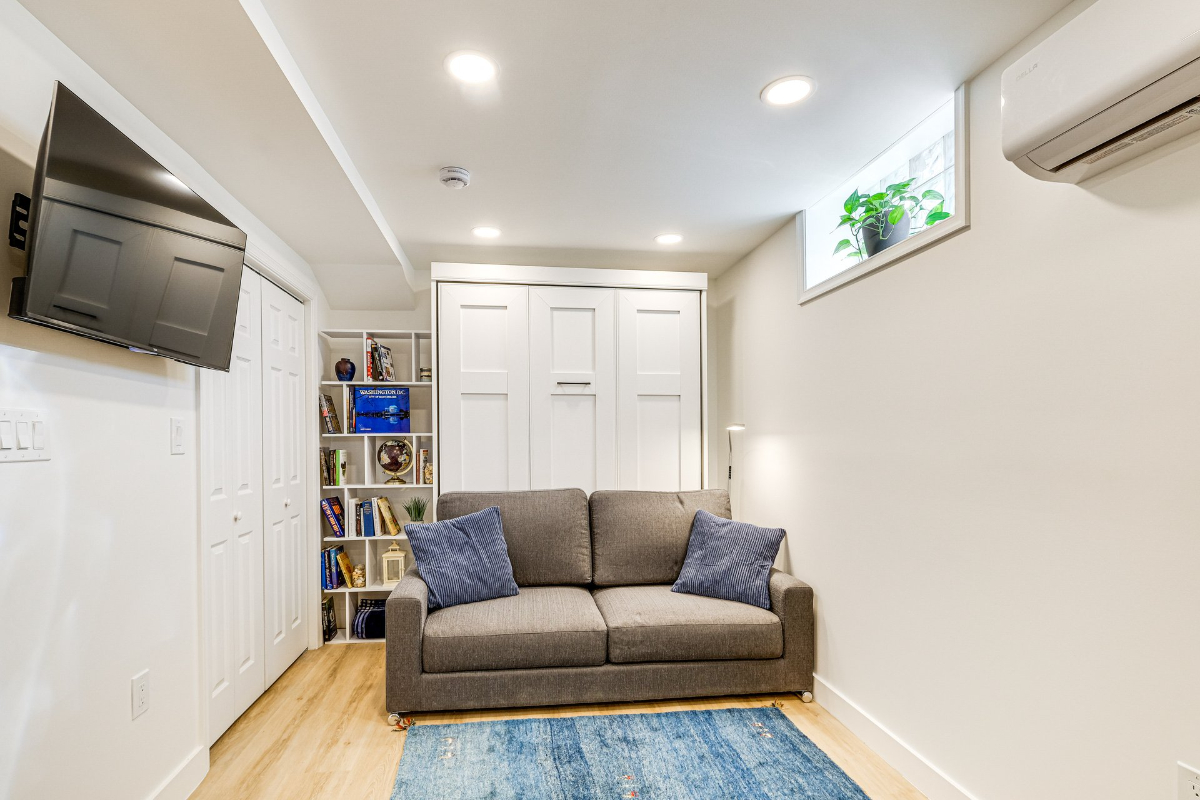 Quiet, New DC Studio w/ Offstreet Parking, Full Kitchen, Washer/Dryer - Photo 4