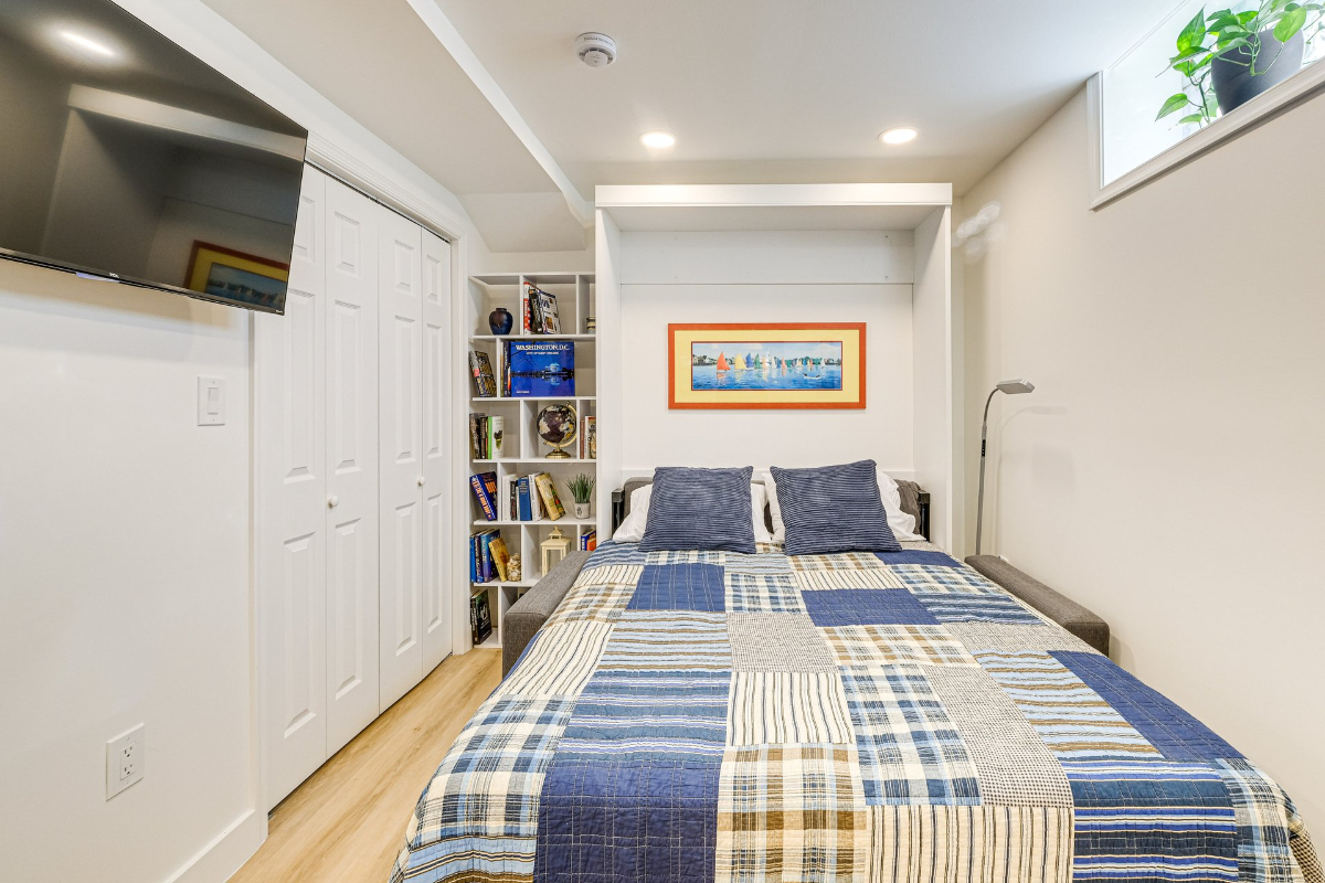 Quiet, New DC Studio w/ Offstreet Parking, Full Kitchen, Washer/Dryer - Photo 6
