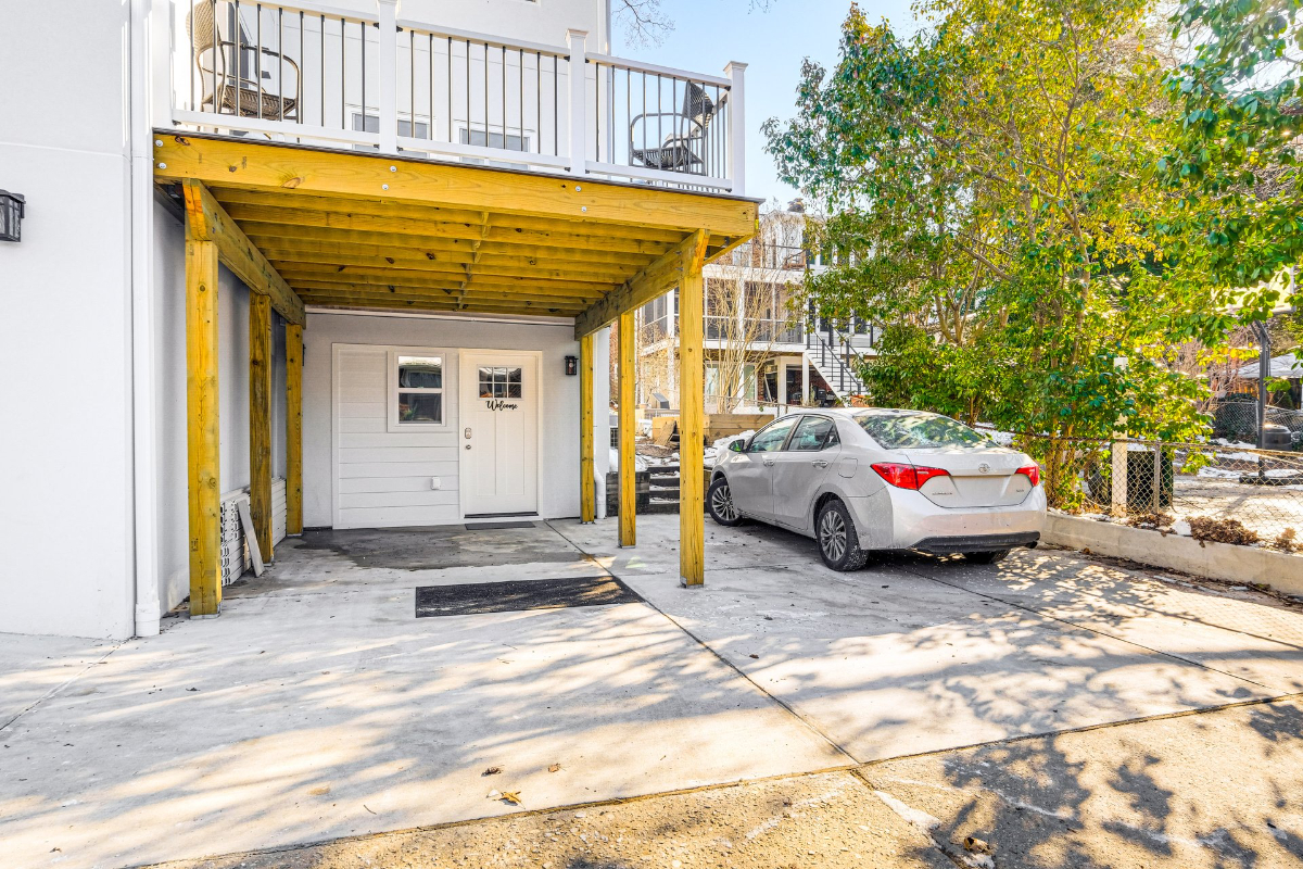Quiet, New DC Studio w/ Offstreet Parking, Full Kitchen, Washer/Dryer - Photo 9