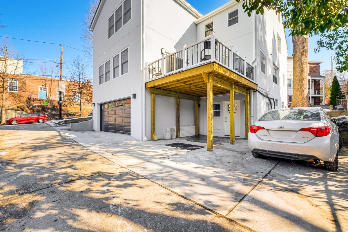 Quiet, New DC Studio w/ Offstreet Parking, Full Kitchen, Washer/Dryer - Photo 10