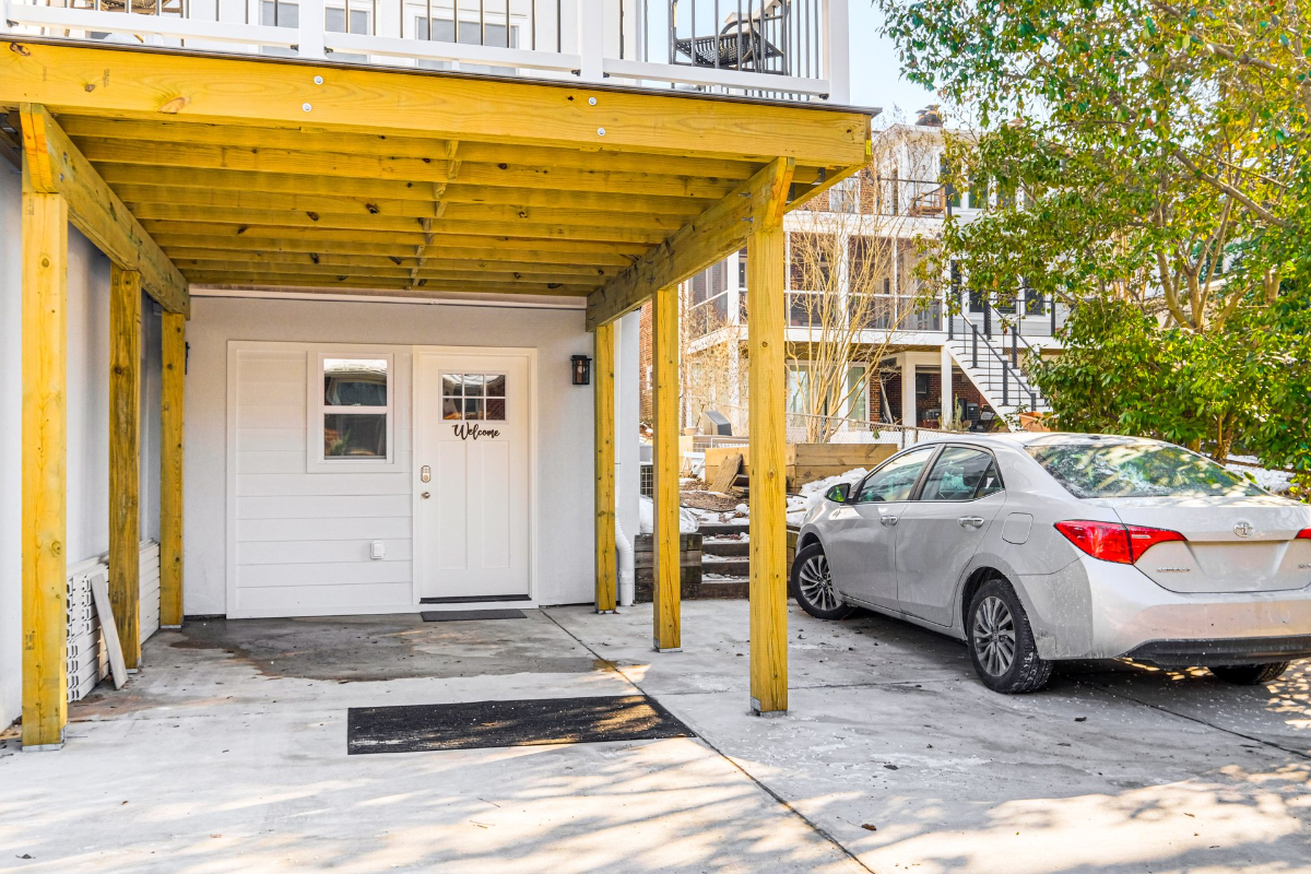 Quiet, New DC Studio w/ Offstreet Parking, Full Kitchen, Washer/Dryer - Photo 11