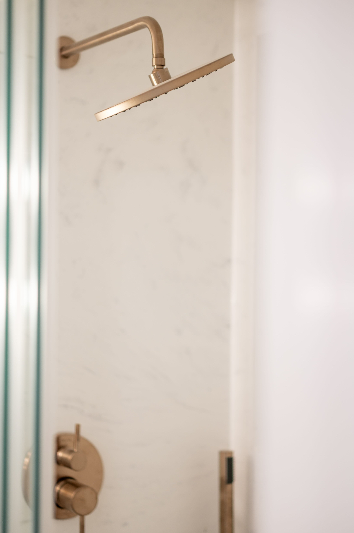Huge Light-Filled 2-bed Downtown Apartment - Photo 1