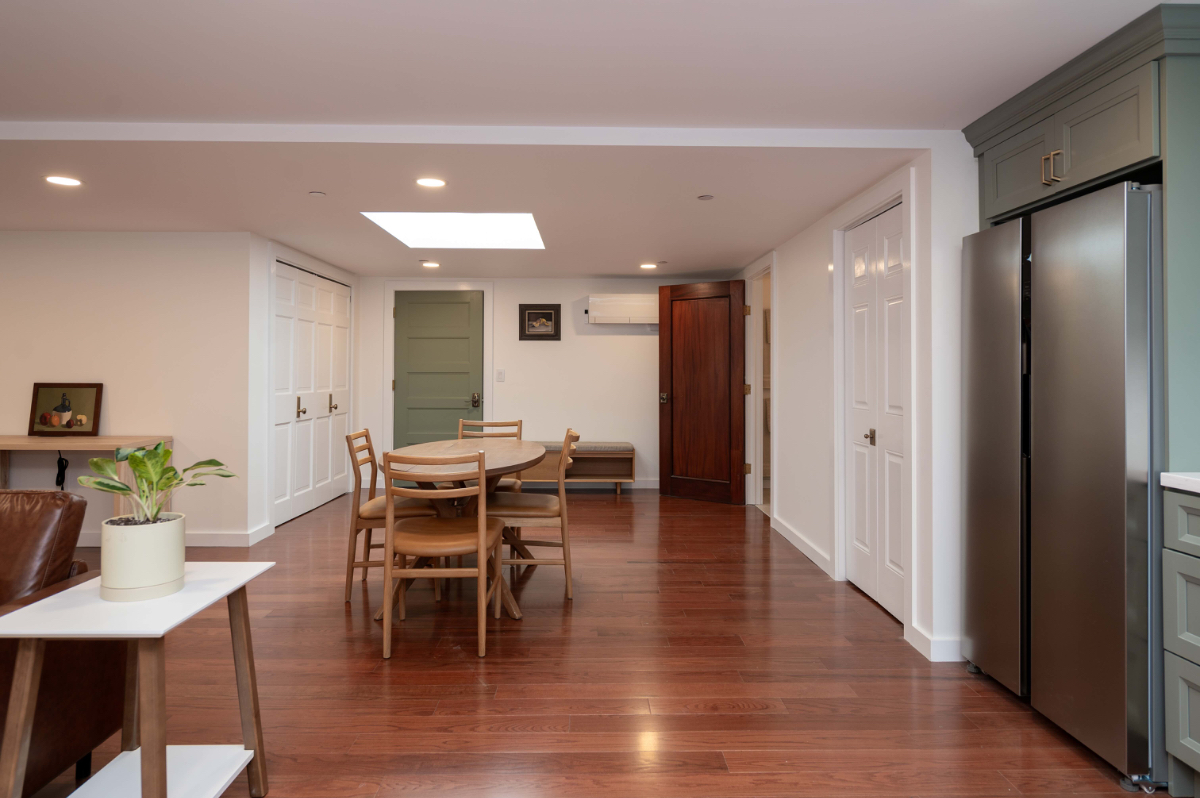 Huge Light-Filled 2-bed Downtown Apartment - Photo 6