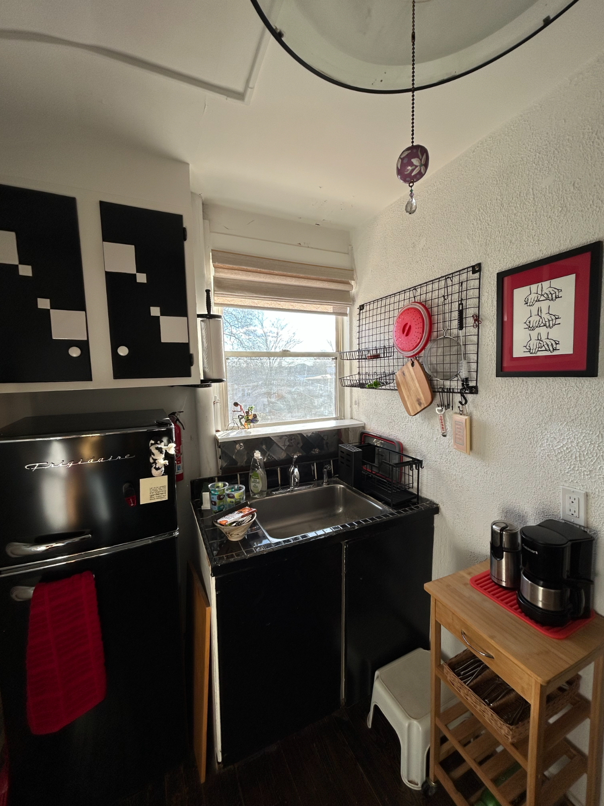 Bright Quiet Room and Kitchenette in Arts and Crafts Home-Near Hospitals and Rock Creek Park - Photo 8
