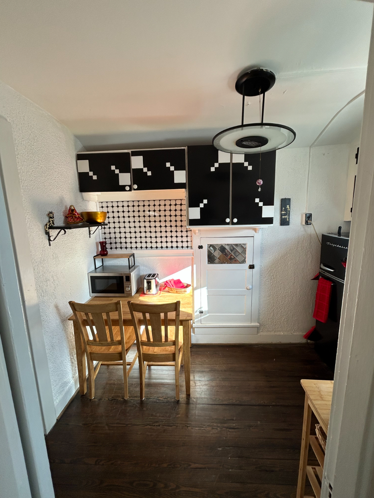 Bright Quiet Room and Kitchenette in Arts and Crafts Home-Near Hospitals and Rock Creek Park - Photo 6