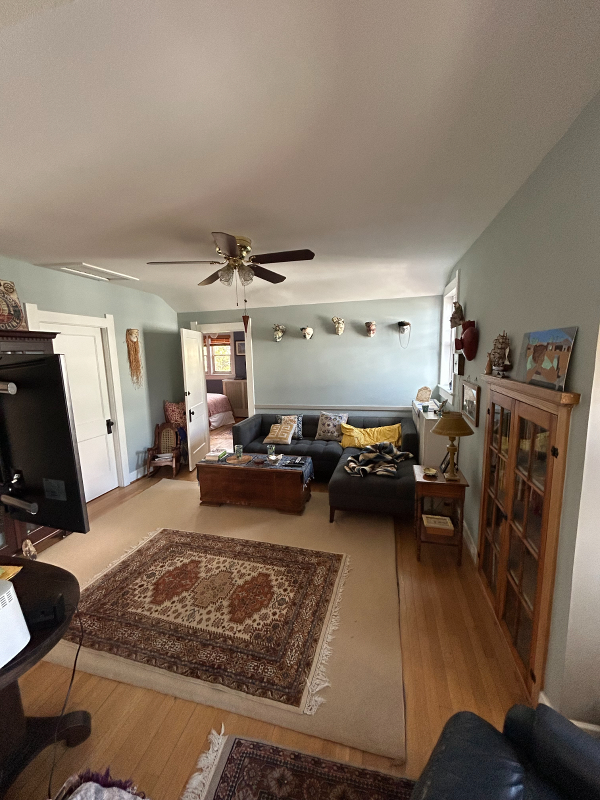 Bright Quiet Room and Kitchenette in Arts and Crafts Home-Near Hospitals and Rock Creek Park - Photo 5