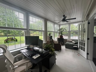 Spacious and Sunny 1 bedroom - Photo 3