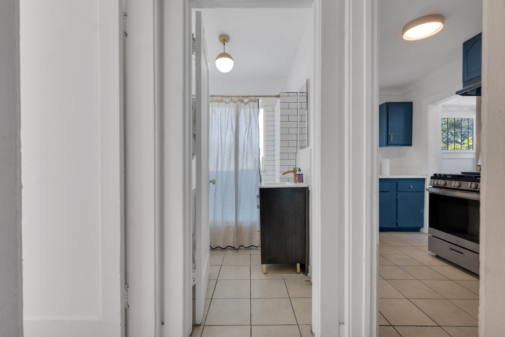 Charming Standalone Silver Lake Home Bright, Airy, Fully Furnished & Close to Hospitals - Photo 6