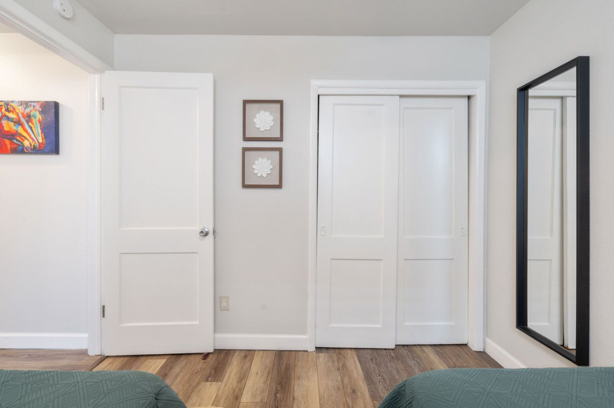 Cozy Carriage House 2BR w/ W/D - Garden Level - Fully Fenced Yard - Close to Meta - Photo 12