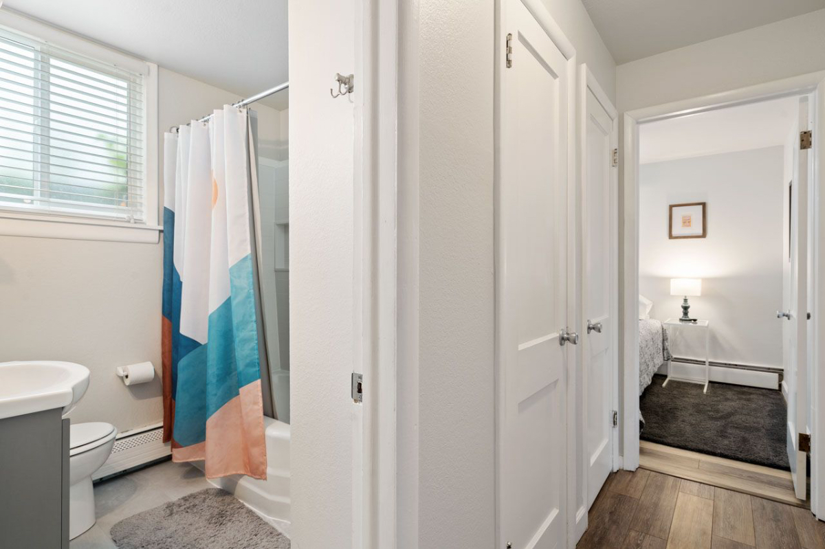 Cozy Carriage House 2BR w/ W/D - Garden Level - Fully Fenced Yard - Close to Meta - Photo 9