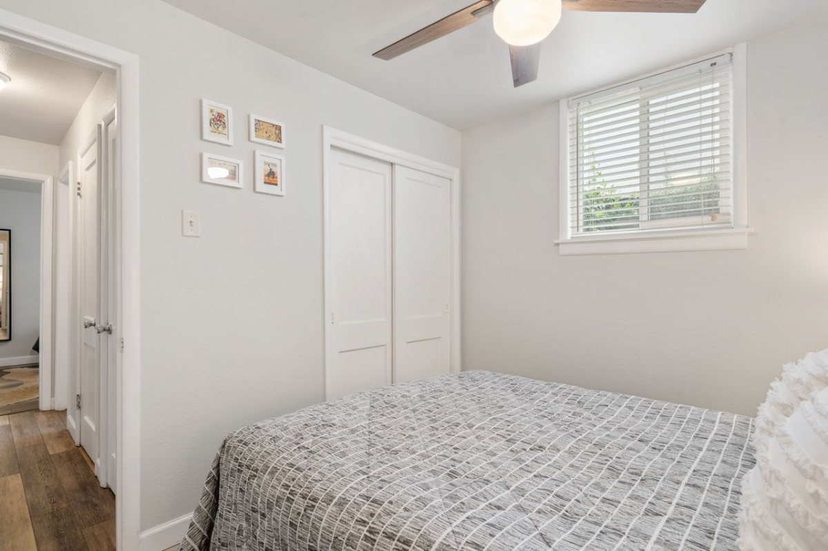 Cozy Carriage House 2BR w/ W/D - Garden Level - Fully Fenced Yard - Close to Meta - Photo 7