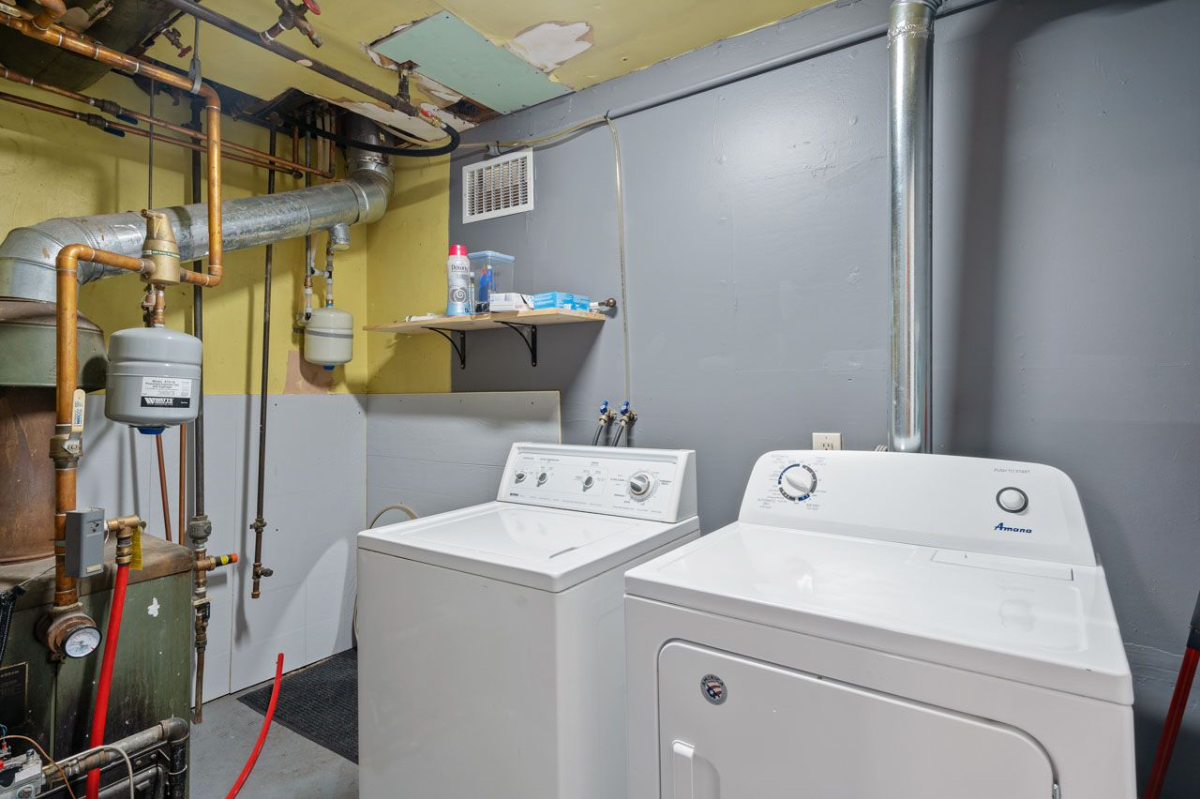 Cozy Carriage House 2BR w/ W/D - Garden Level - Fully Fenced Yard - Close to Meta - Photo 6
