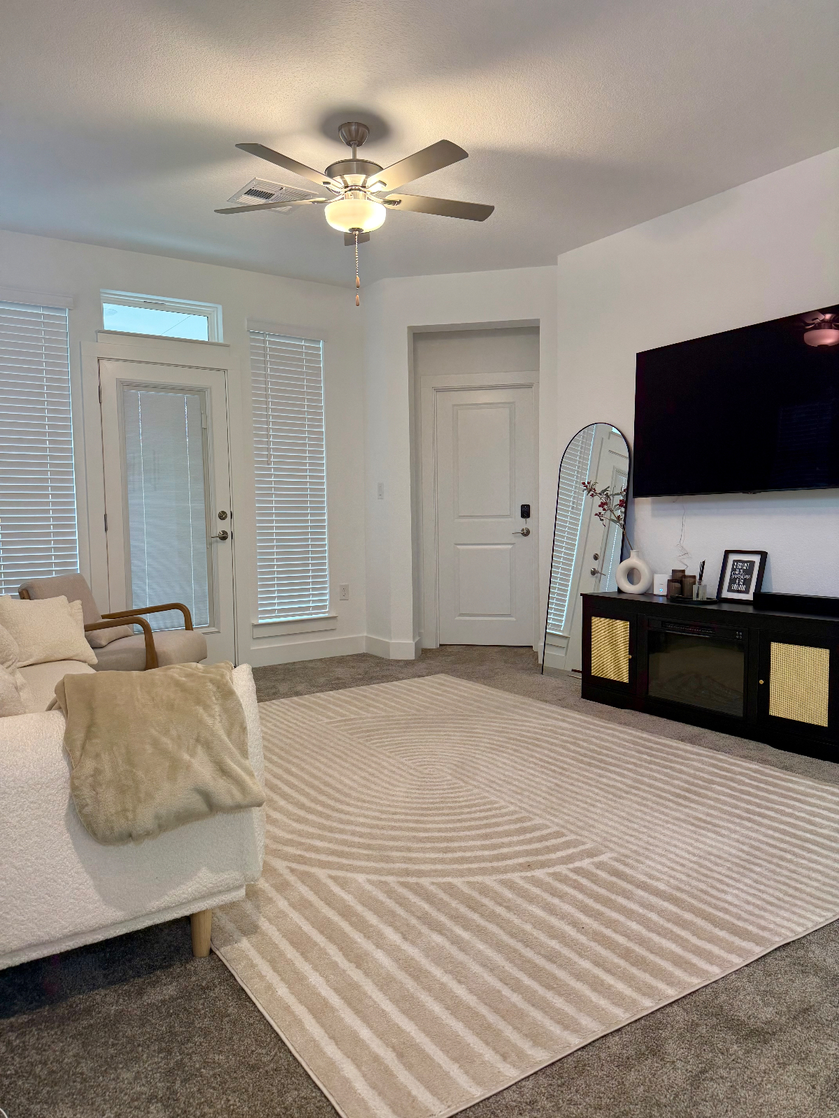 Modern and cozy stay located in a quiet and safe Pflugerville neighborhood. - Photo 1