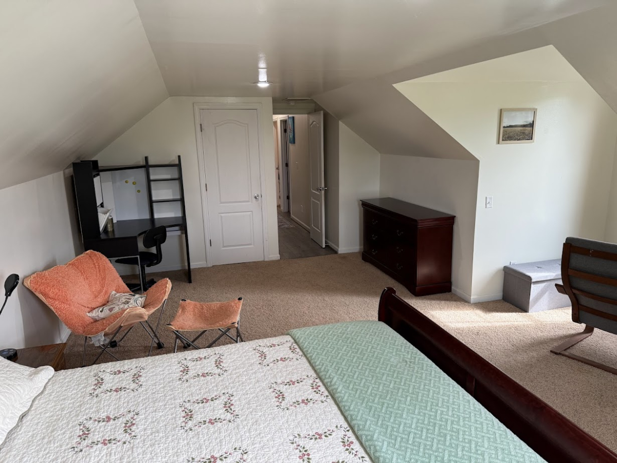 Spacious Queen Room With Private Bath In Peaceful Country Home And Stunning Sunset Views - Photo 3