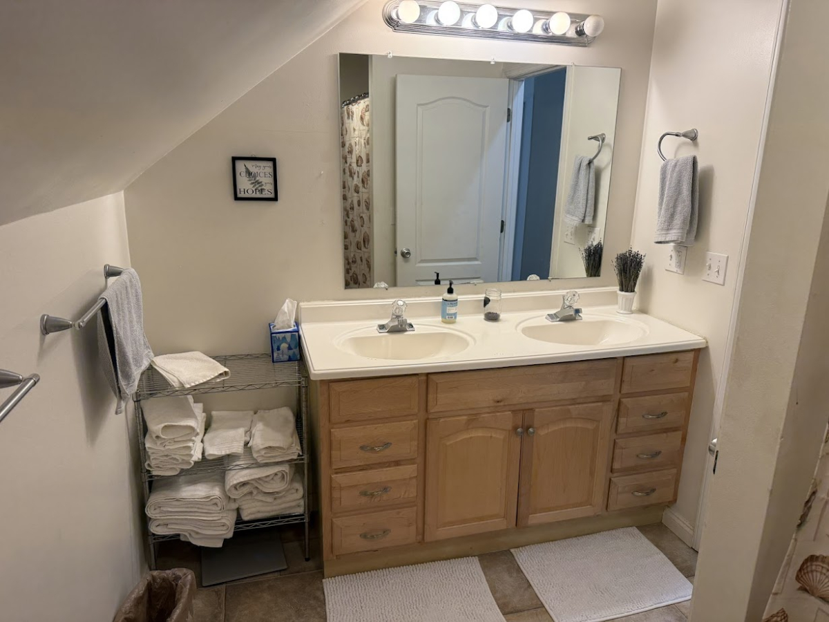 Spacious Queen Room With Private Bath In Peaceful Country Home And Stunning Sunset Views - Photo 7