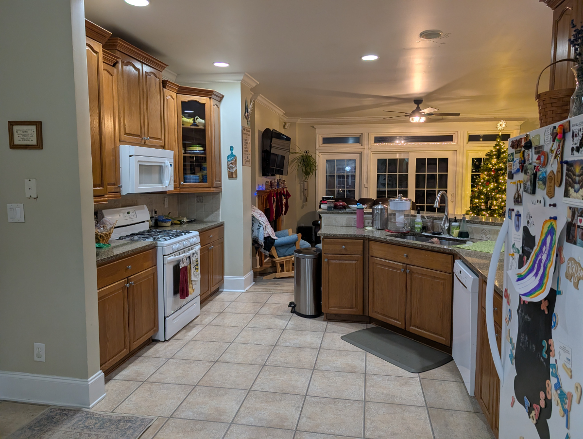 Spacious Queen Room With Private Bath In Peaceful Country Home And Stunning Sunset Views - Photo 12