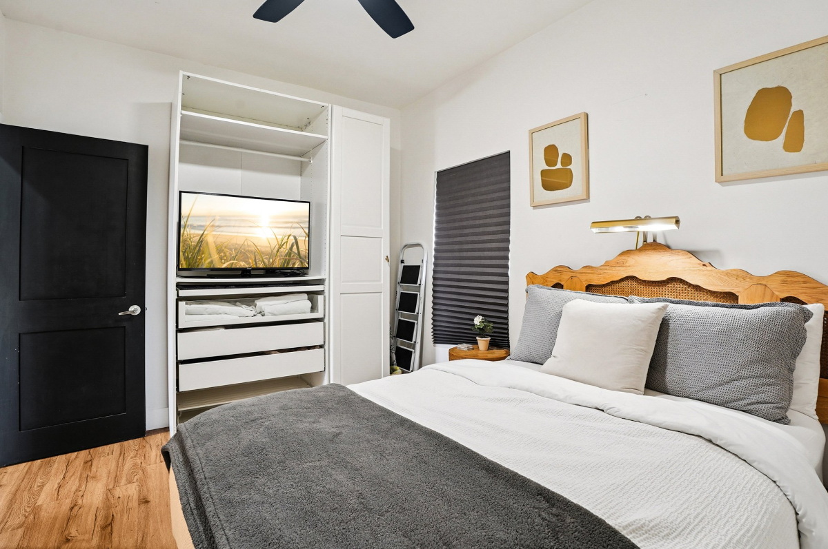 Cozy Hilltop Bungalow in Classic Los Angeles - Photo 6
