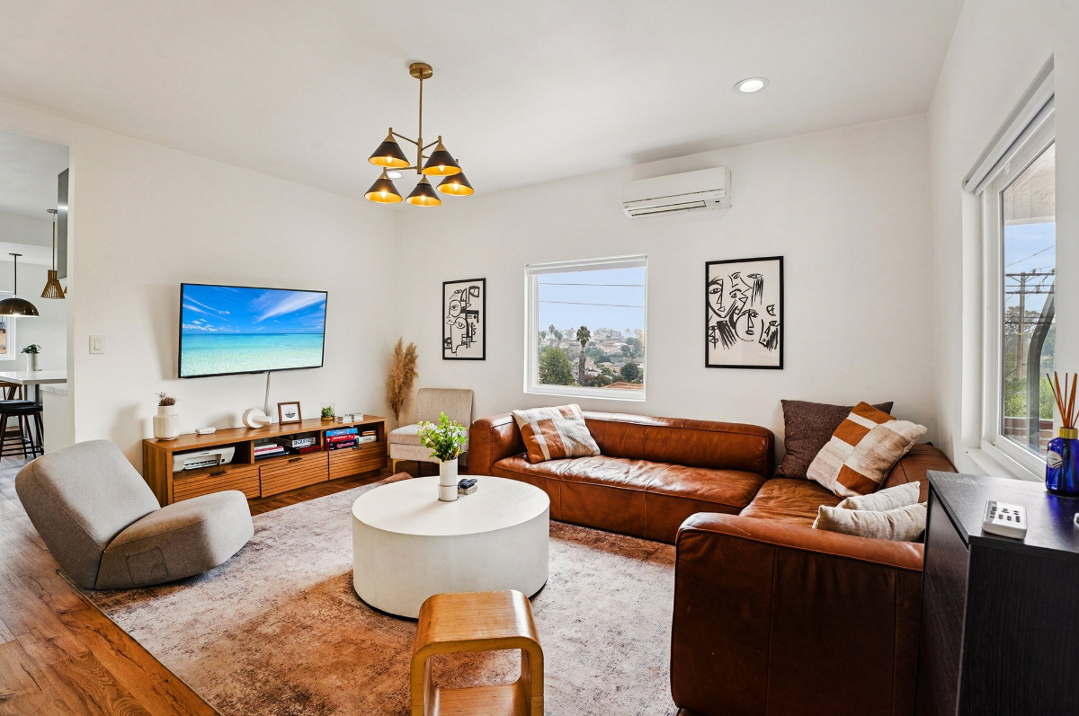 Cozy Hilltop Bungalow in Classic Los Angeles - Photo 1