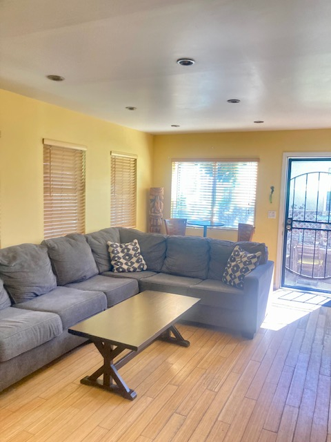 Bright and tranquil beach house near ocean and bay. Centrally located. - Photo 4