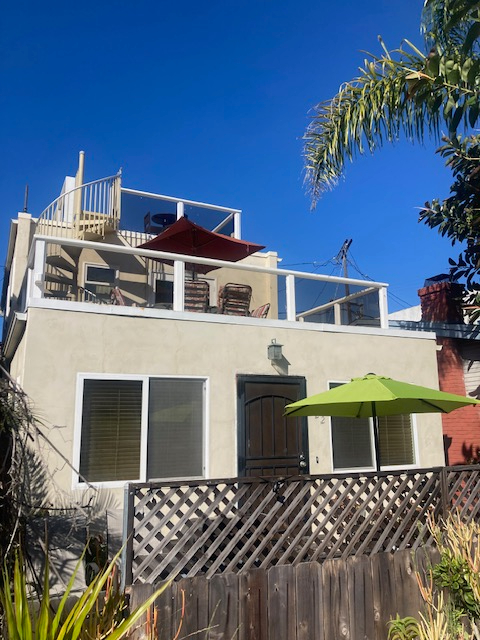 Bright and tranquil beach house near ocean and bay. Centrally located. - Photo 2