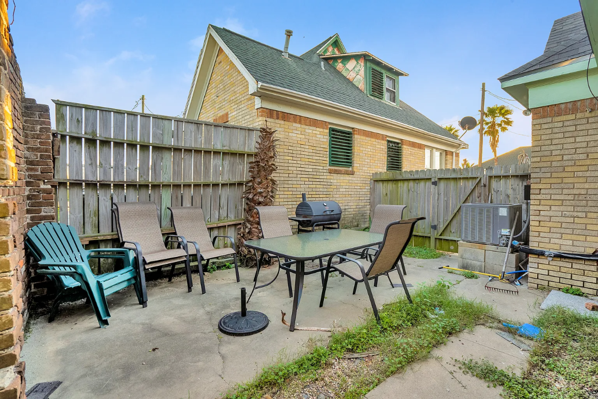 Beachside Home Just 3 Minutes from UTMB Health - Photo 7