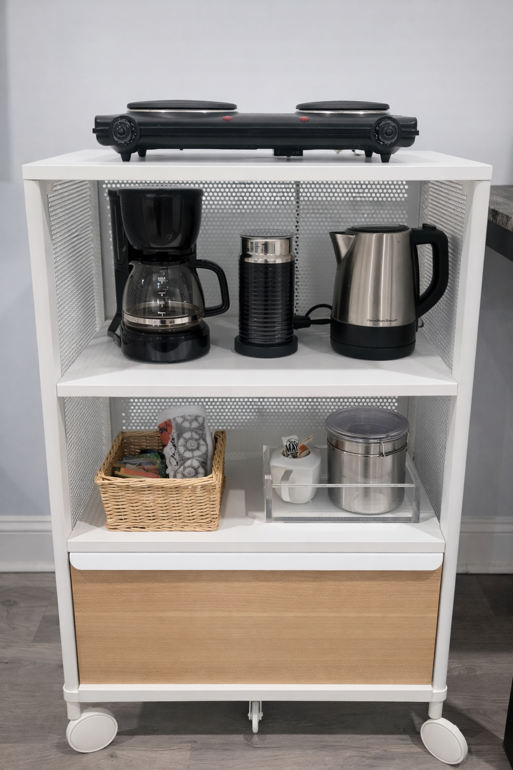 Fully Furnished 1BR w/Private Entrance - Close to Hospitals, Metro and Dining - Photo 9