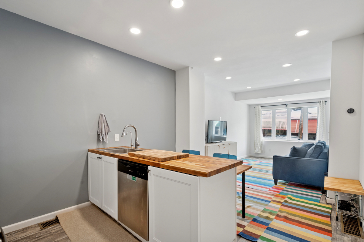 Newly renovated 1-bed, 1-bath apartment for rent in West Parkside. All Utilities Included. - Photo 7