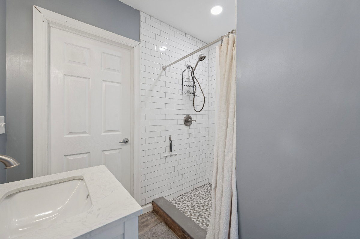 Newly renovated 1-bed, 1-bath apartment for rent in West Parkside. All Utilities Included. - Photo 8