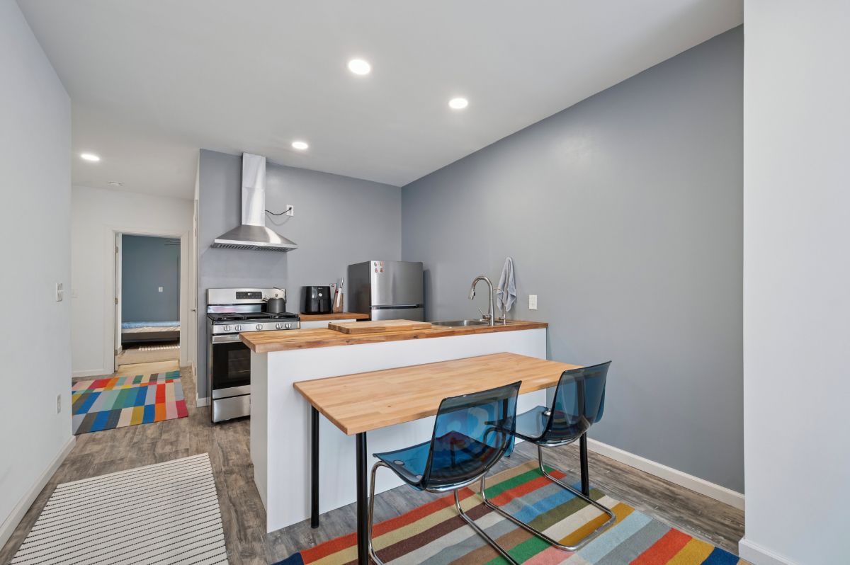 Newly renovated 1-bed, 1-bath apartment for rent in West Parkside. All Utilities Included. - Photo 4