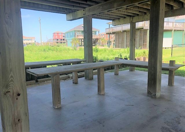 Large 5 bedroom house with water view. - Photo 6
