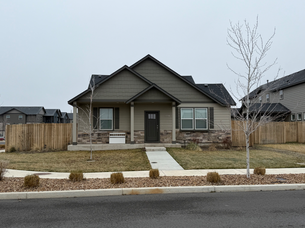 Spacious 4 bedroom 3 bath - Photo 1