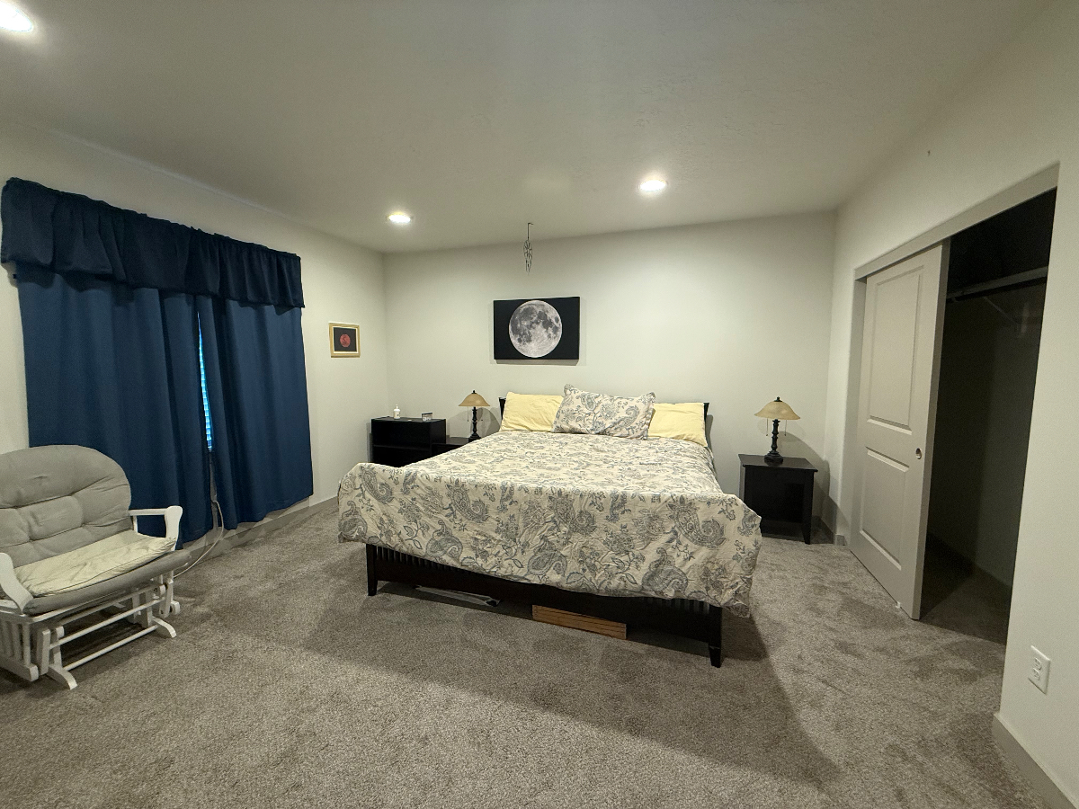 Spacious 4 bedroom 3 bath - Photo 6