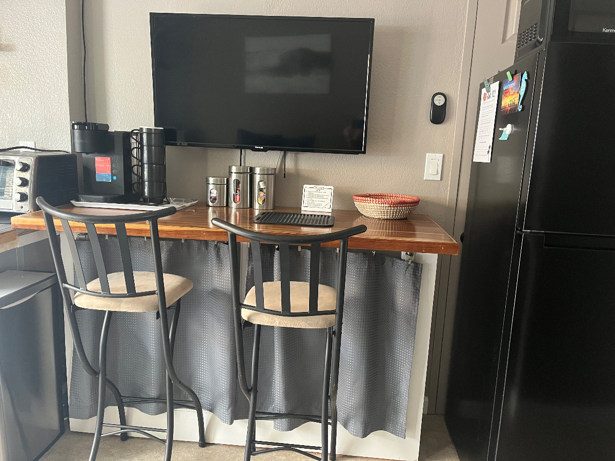 Available to Rent: November 1, 2026 Room with Bathroom & Kitchenette- Utilities Included! - Photo 3