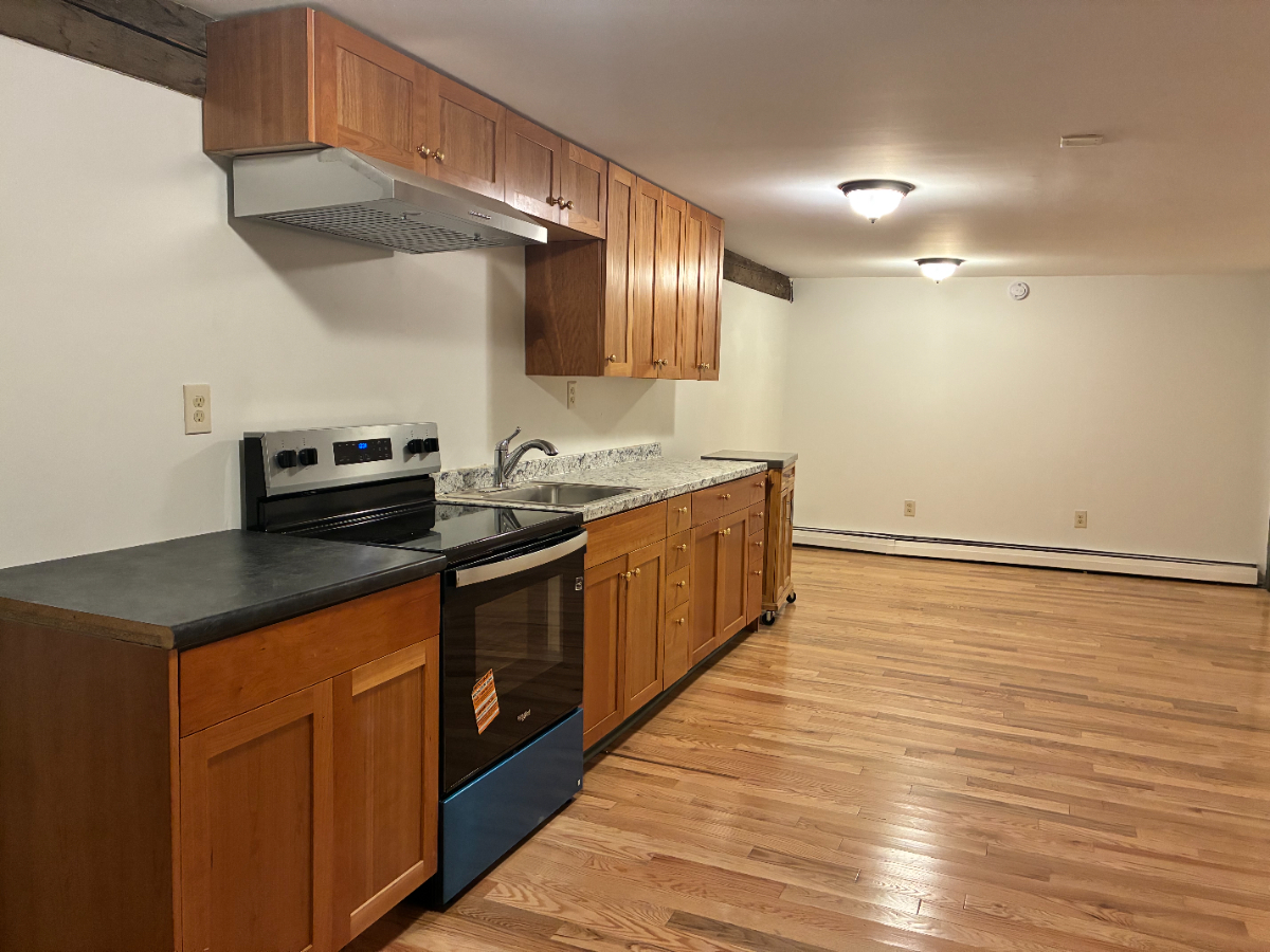 New Appliances Unit Close to DHMC & Dartmouth Campus - Photo 1